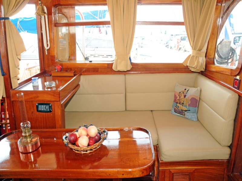 Motor sailer - photo 17