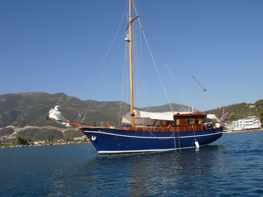 Motor sailer - photo 4