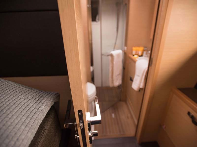 Lagoon 620 - photo 5