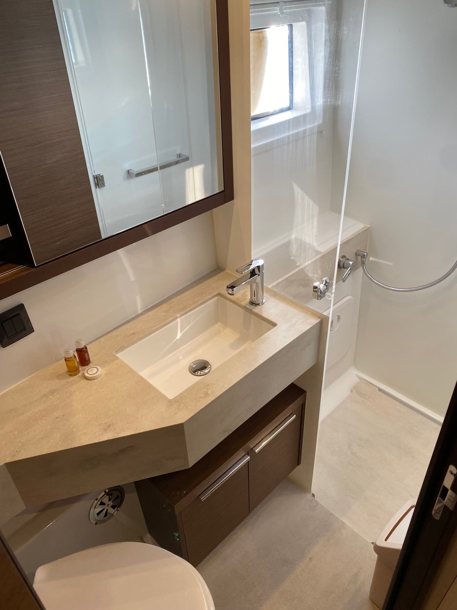 Lagoon 46  - photo 4