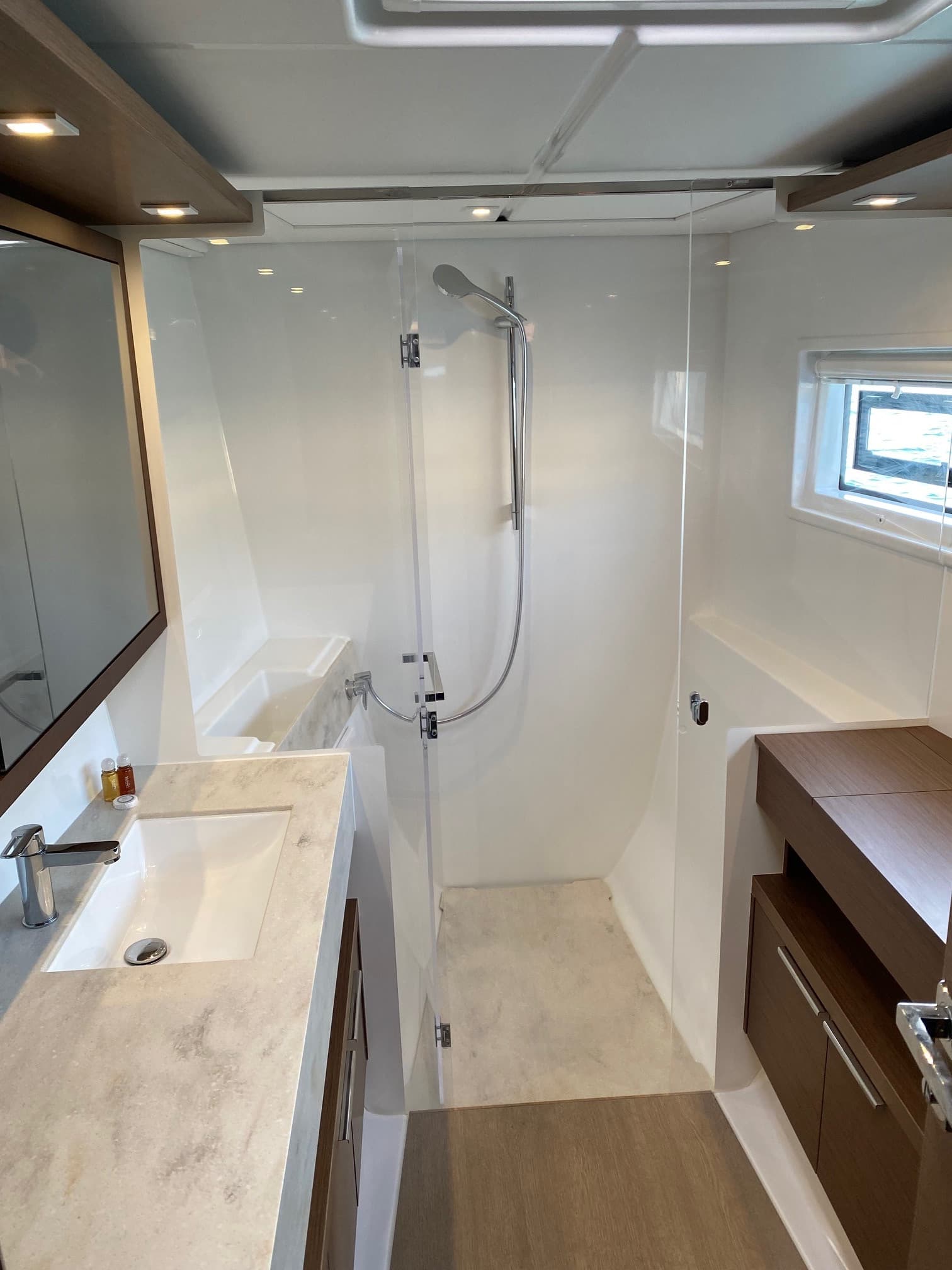 Lagoon 46  - photo 13