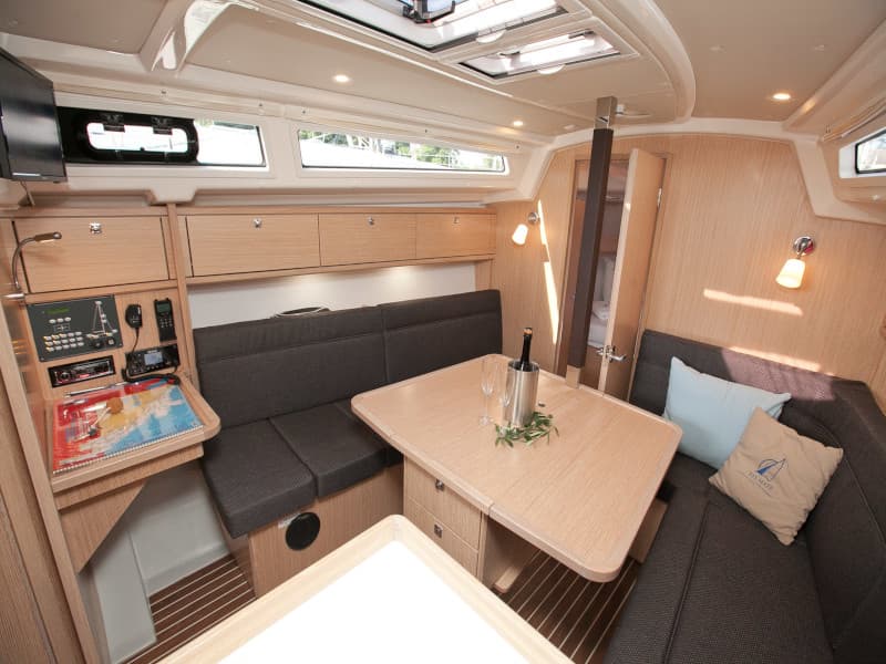 Bavaria Cruiser 34 Style - photo 13