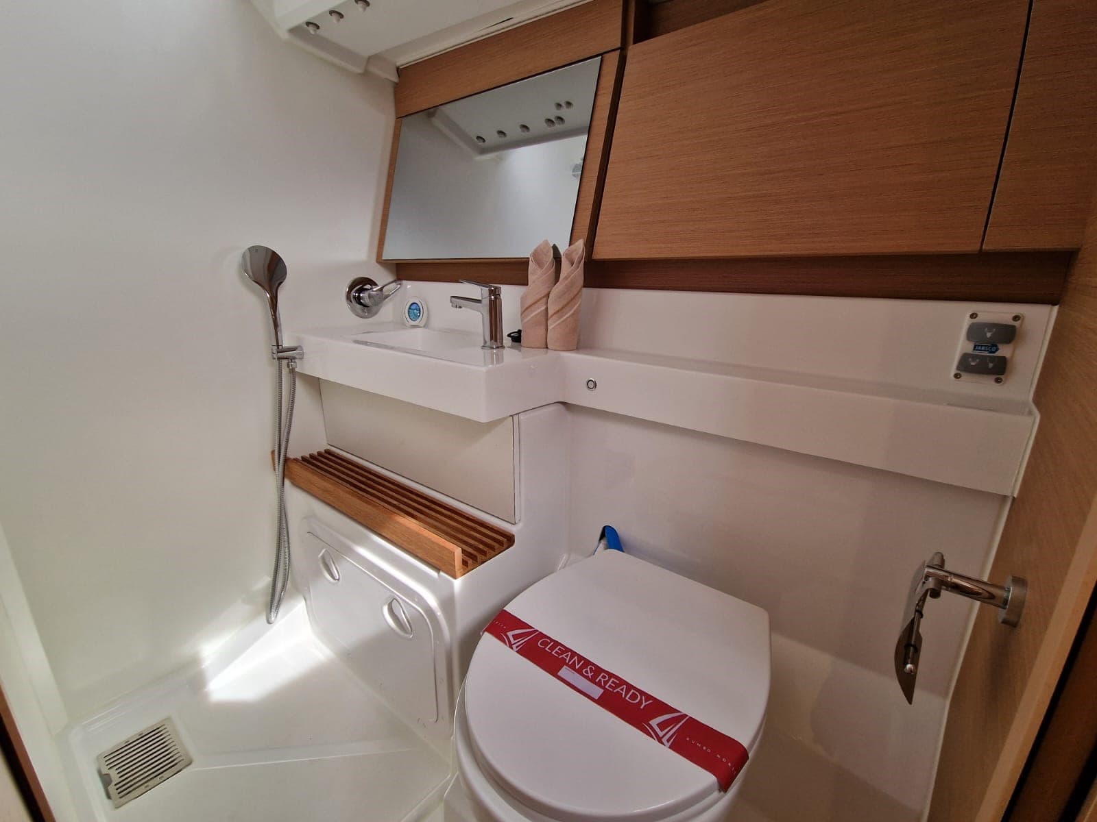 Sun Odyssey 440 - photo 12