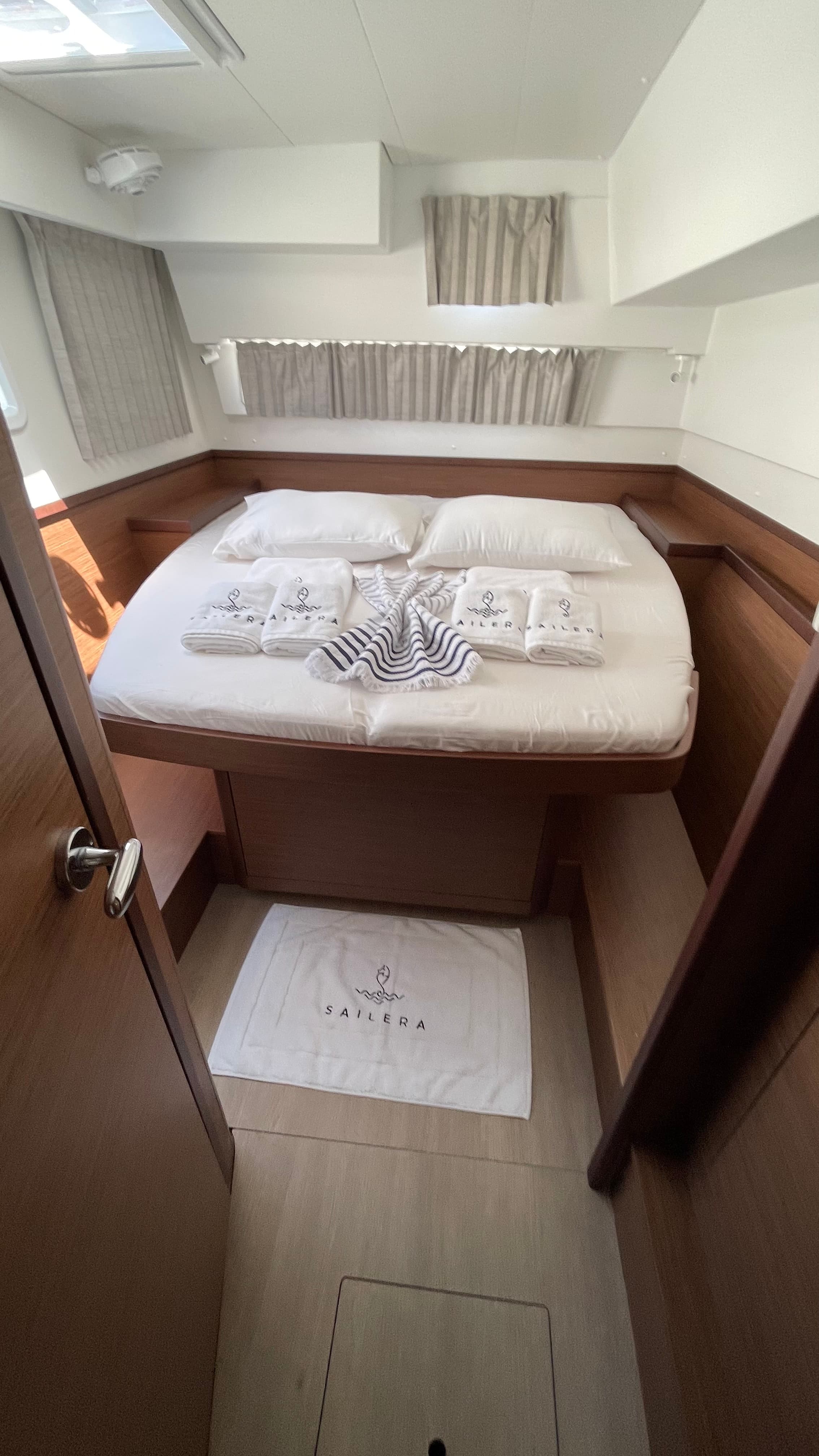 Lagoon 42 - photo 10