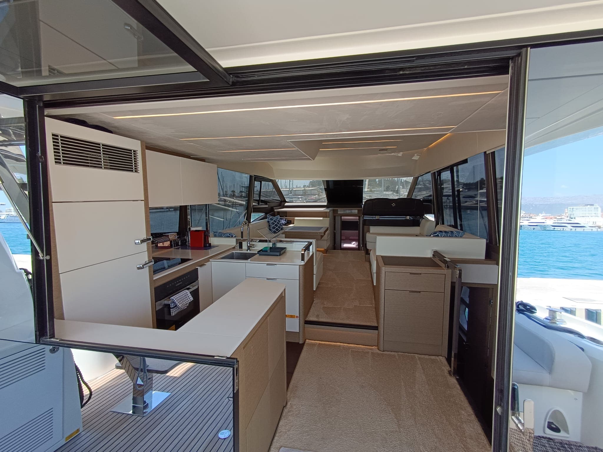 Prestige 590 Fly - photo 14