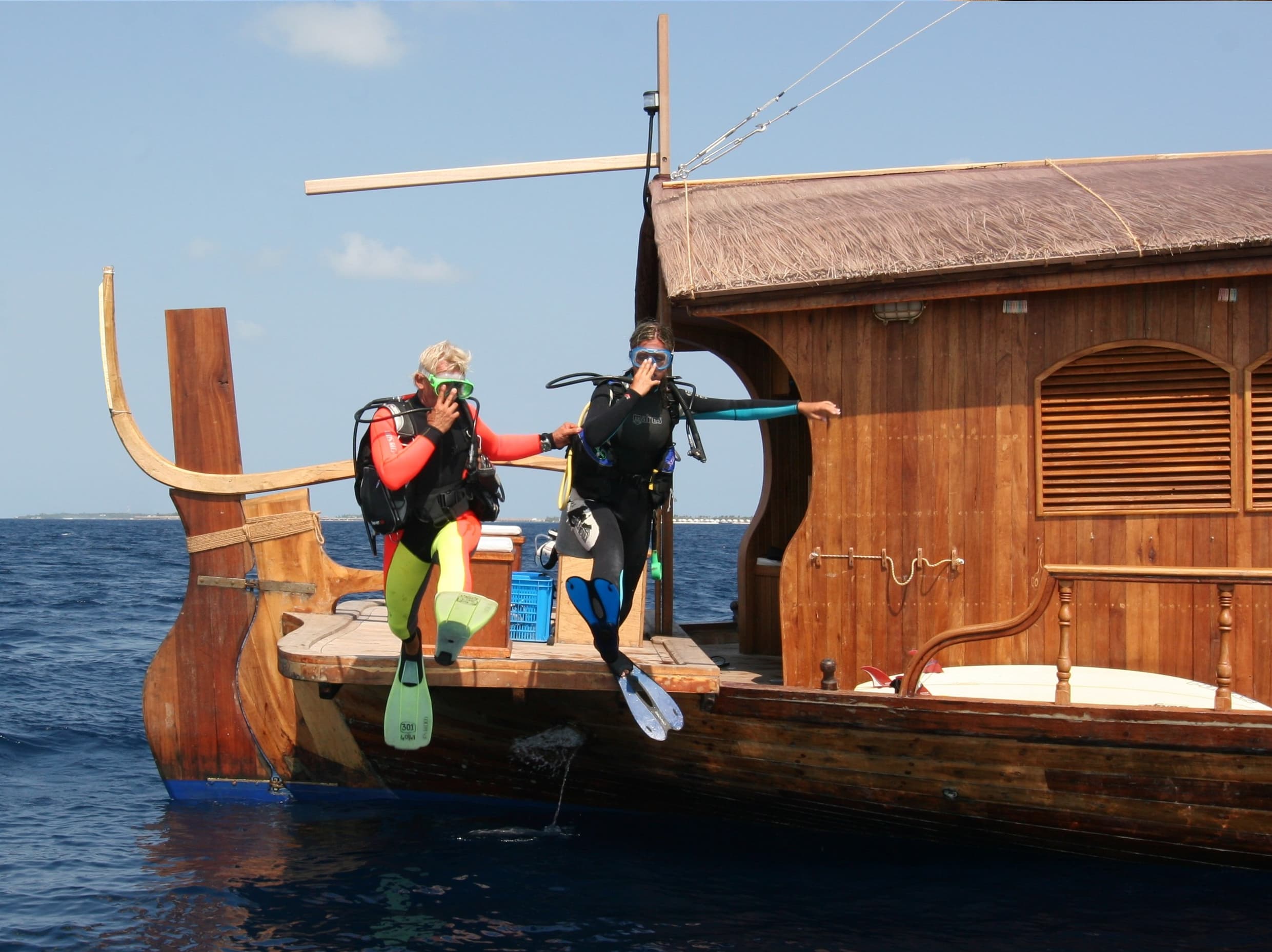 Wooden motor yacht - photo 14