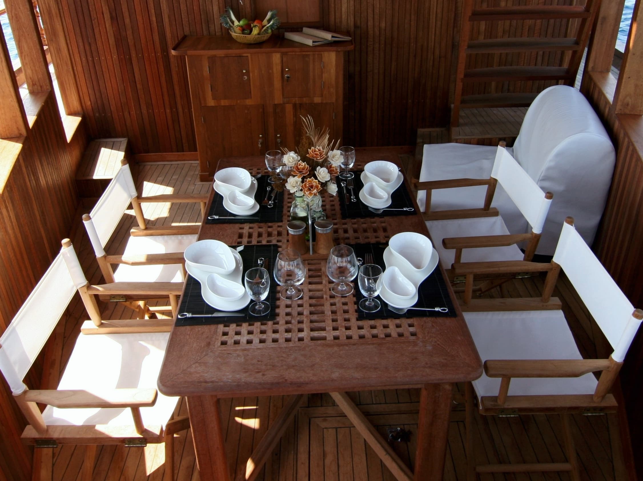 Wooden motor yacht - photo 7