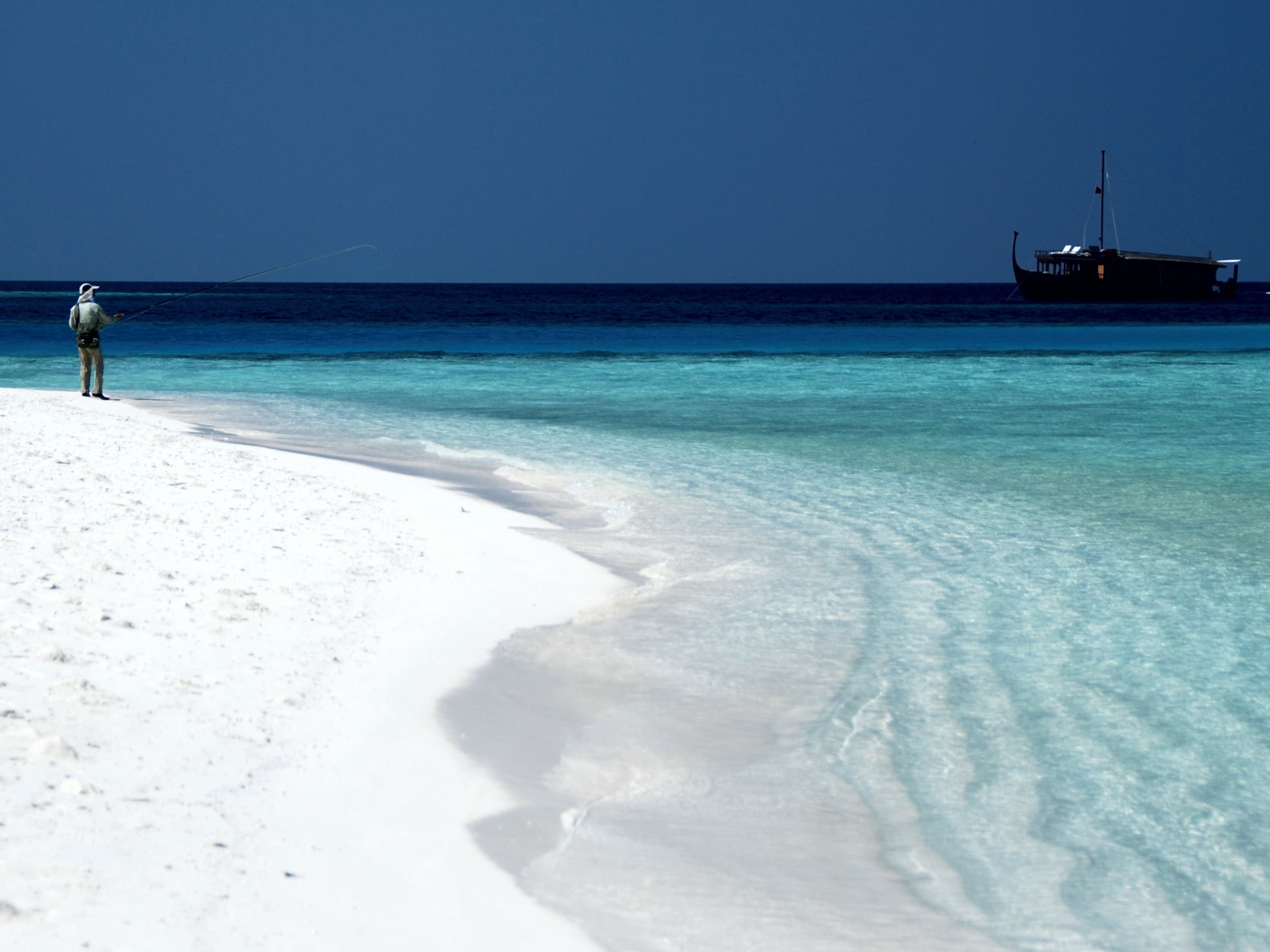 Wooden motor yacht - photo 11