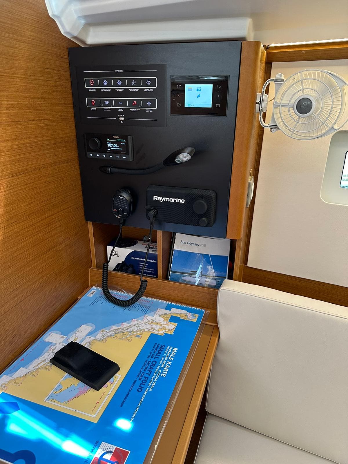 Sun Odyssey 350 - photo 15