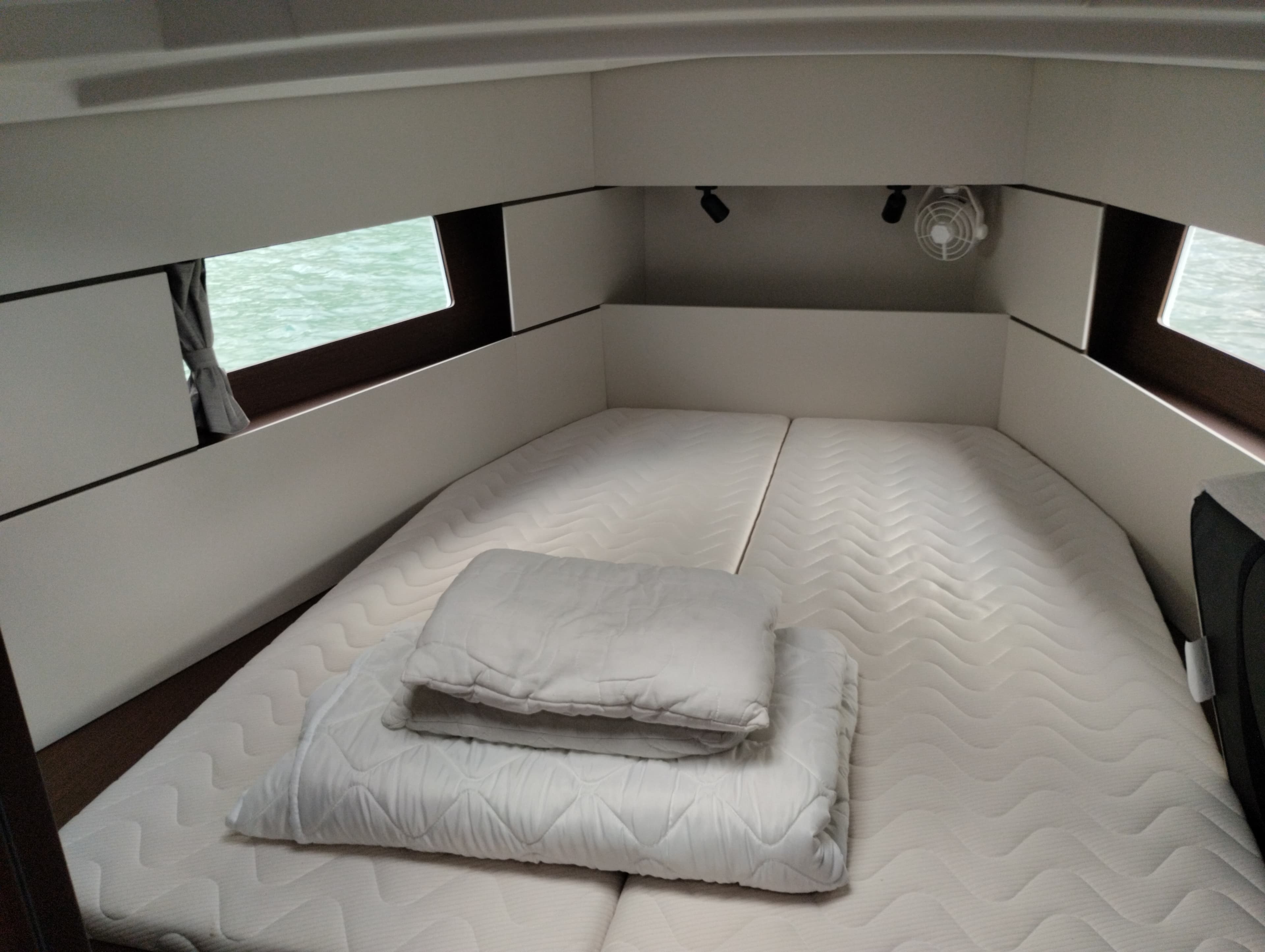 Oceanis 38.1 - photo 10