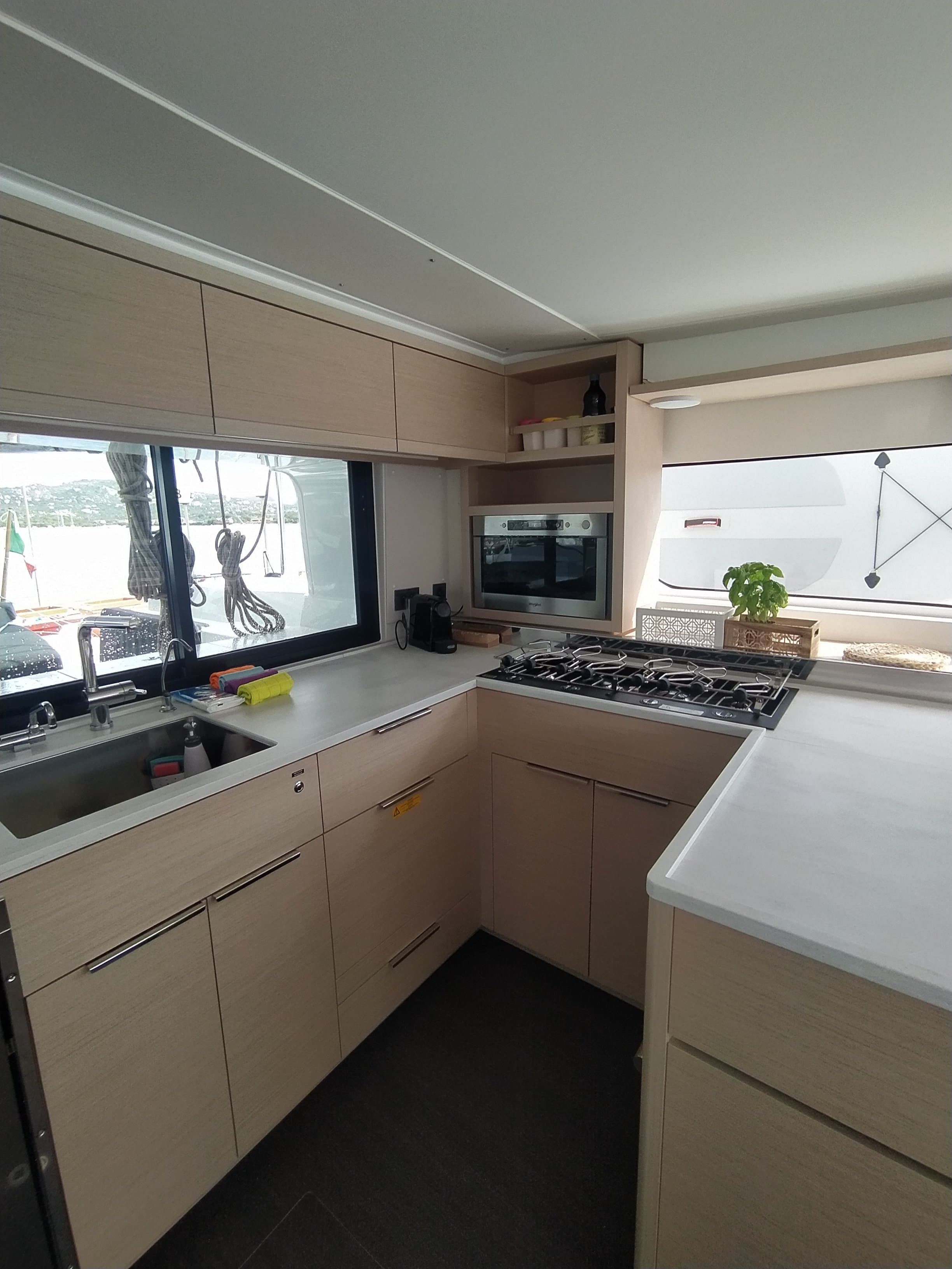 Lagoon 46  - photo 5