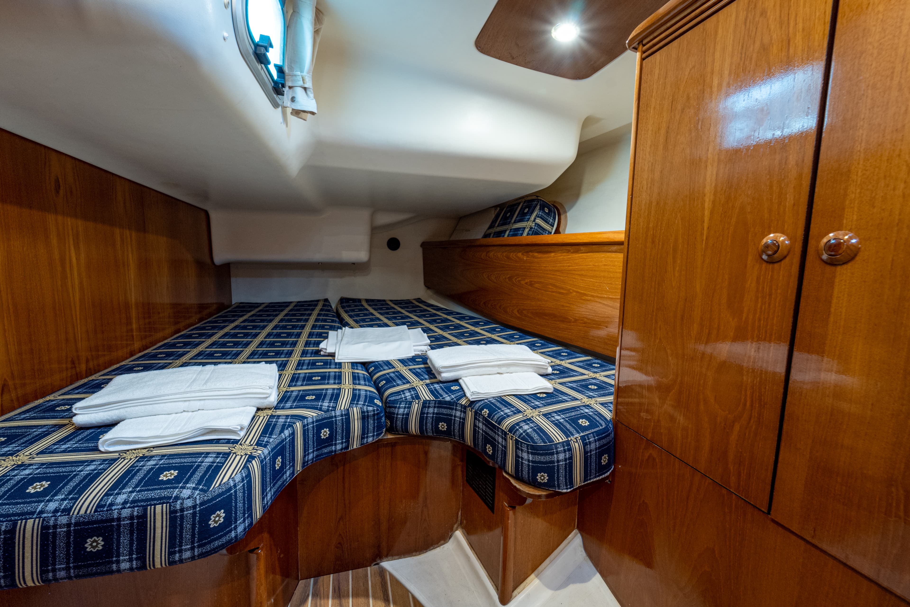 Sun Odyssey 43  - photo 17