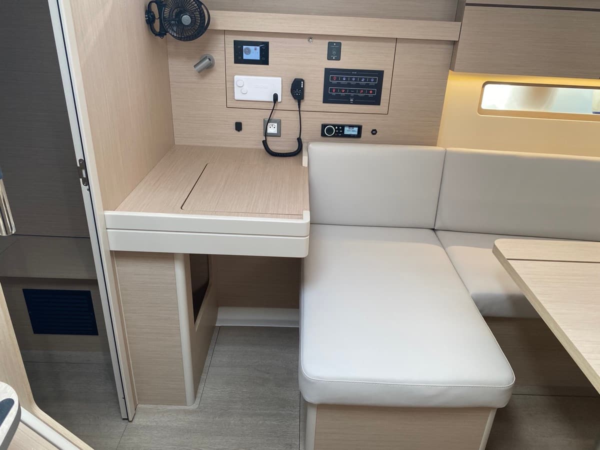 Oceanis 40.1 - photo 25