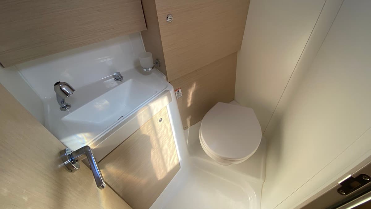 Oceanis 35.1 - photo 9