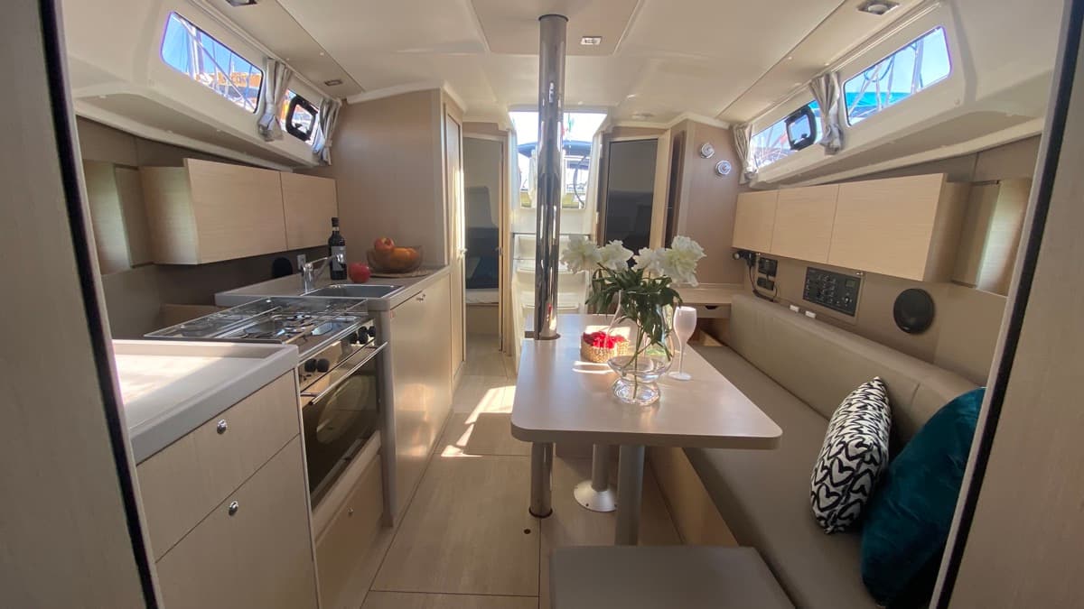 Oceanis 35.1 - photo 7