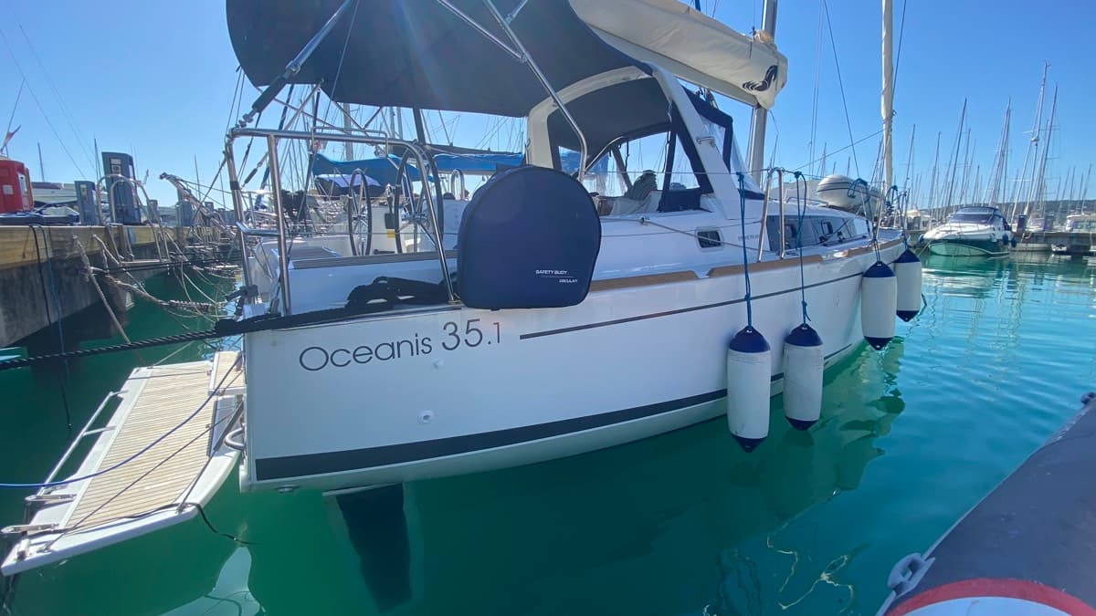 Oceanis 35.1 - photo 15
