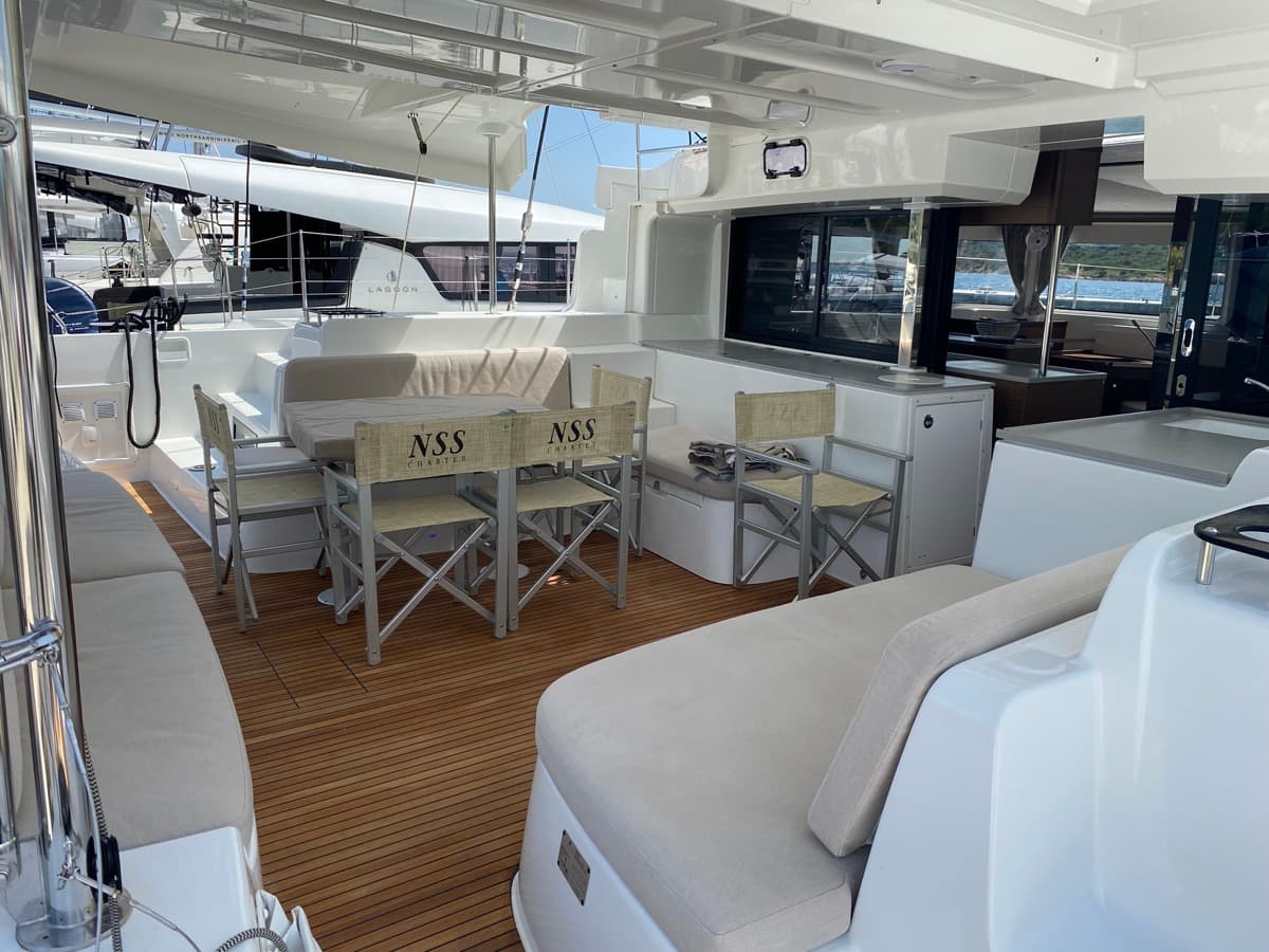 Lagoon 46  - photo 10