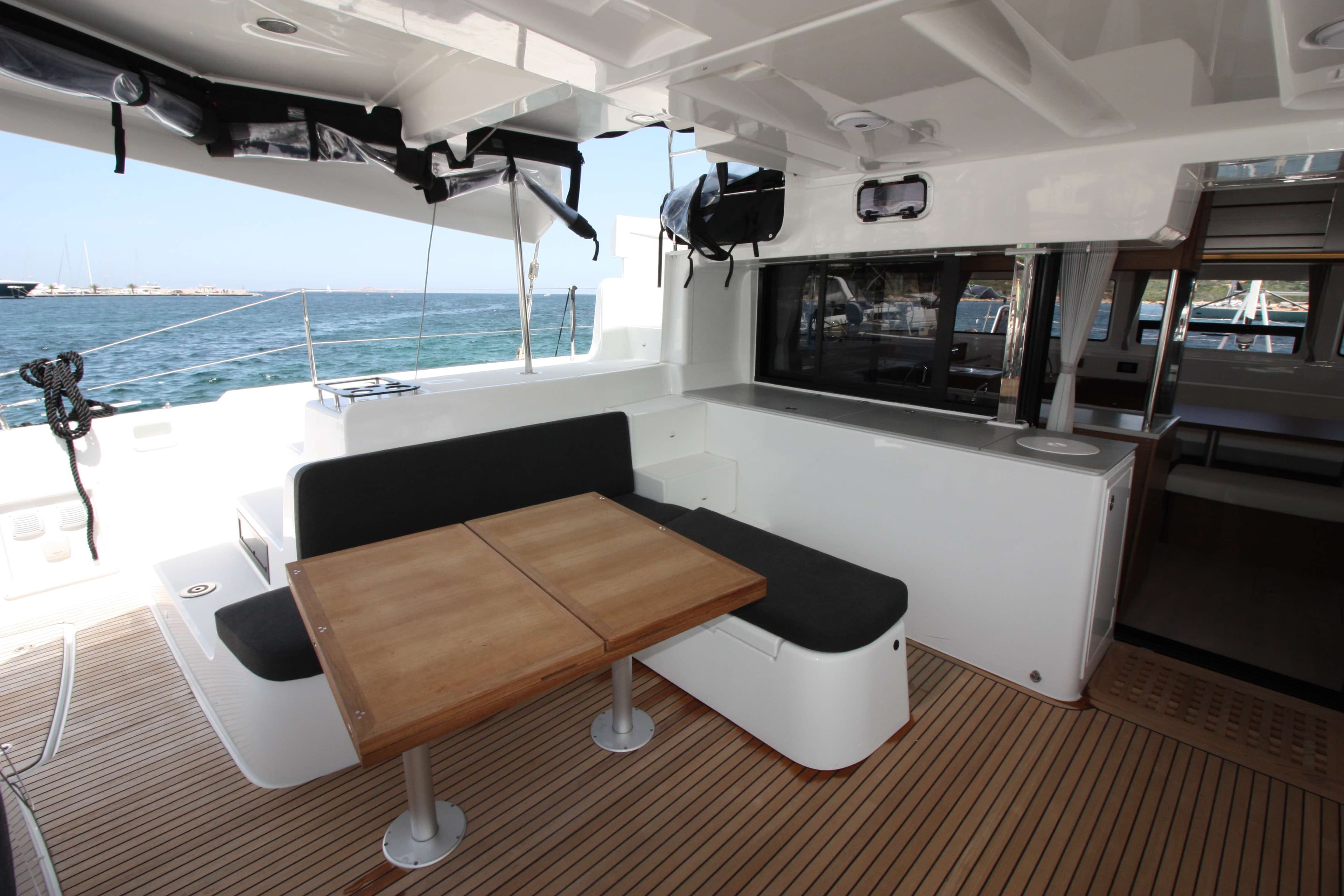 Lagoon 46  - photo 9