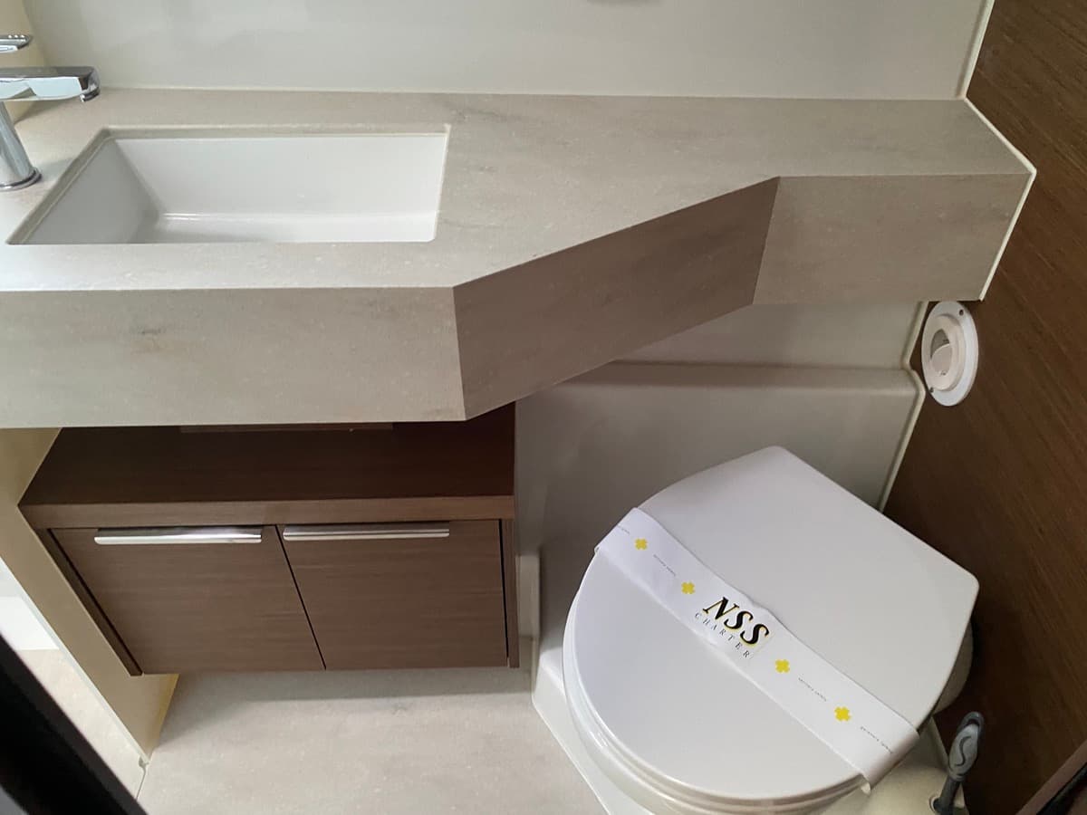 Lagoon 46  - photo 22