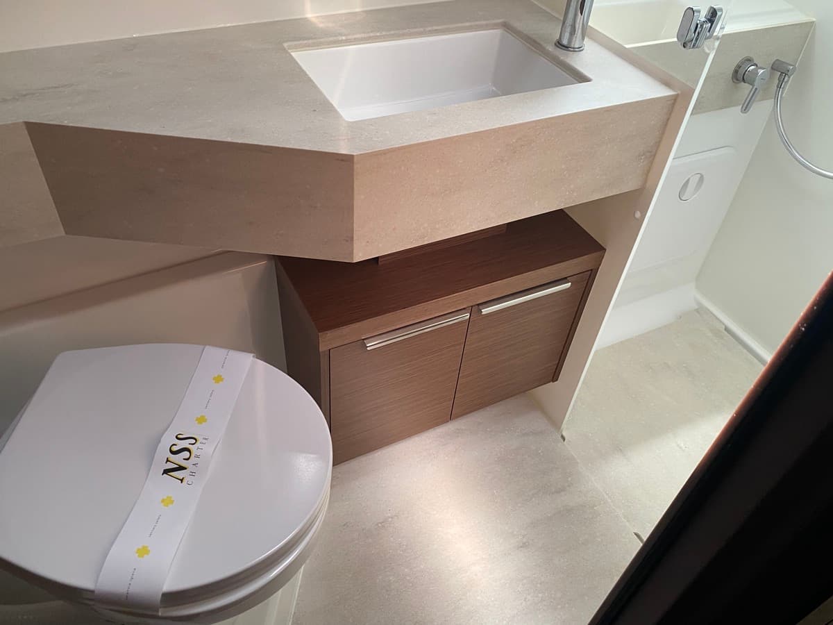 Lagoon 46  - photo 14