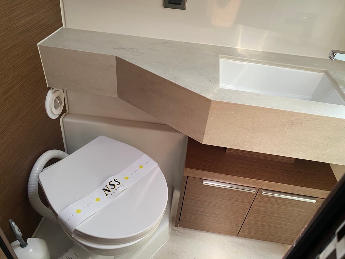 Lagoon 46  - photo 20