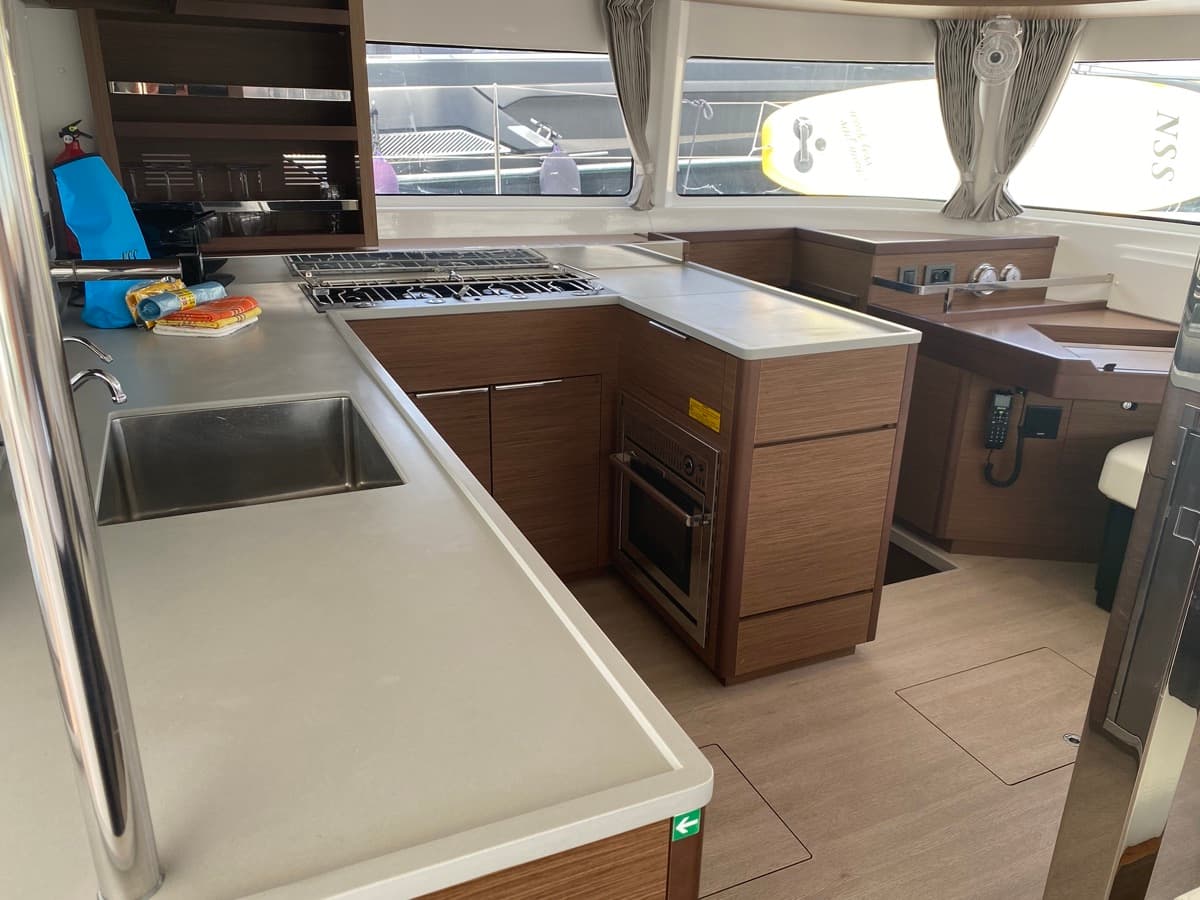 Lagoon 46  - photo 8