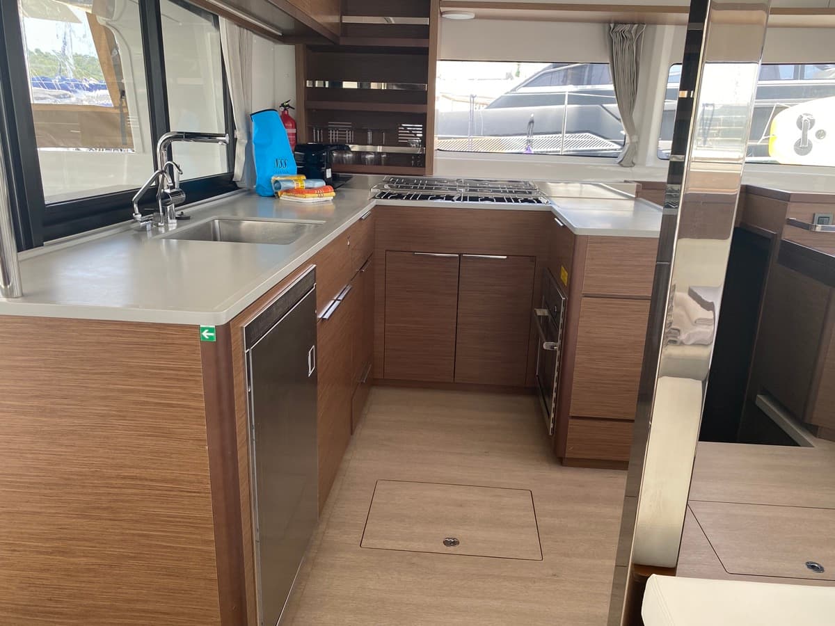 Lagoon 46  - photo 11