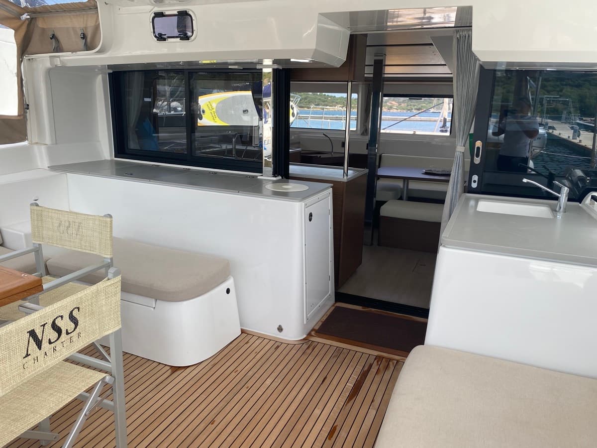 Lagoon 46  - photo 9