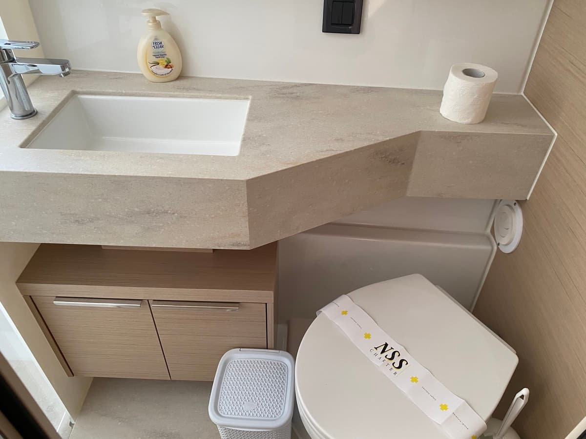 Lagoon 46  - photo 25