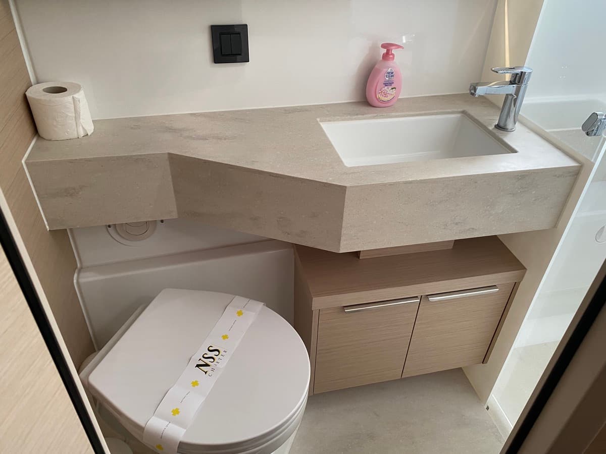 Lagoon 46  - photo 7