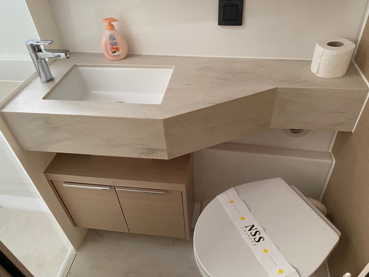 Lagoon 46  - photo 11