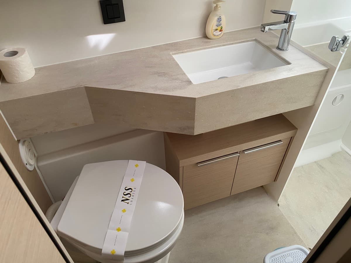 Lagoon 46  - photo 20