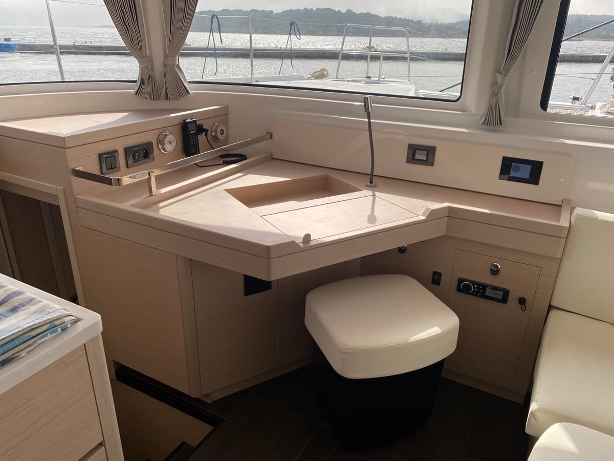 Lagoon 46  - photo 9