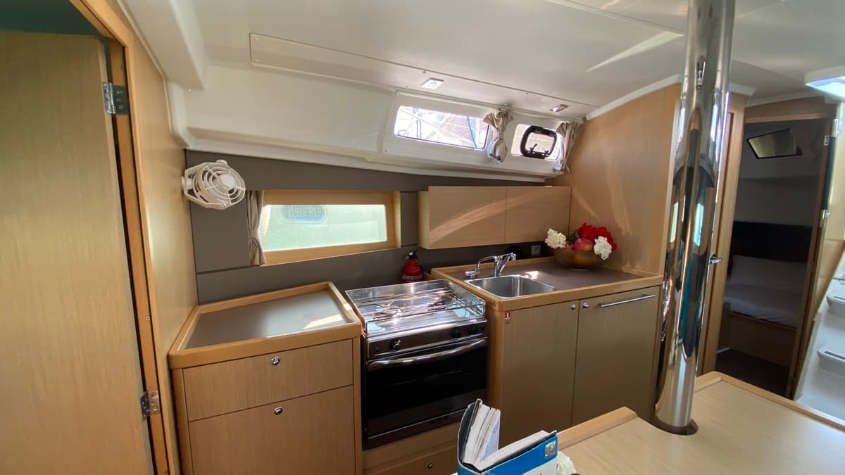 Oceanis 35.1 - photo 9