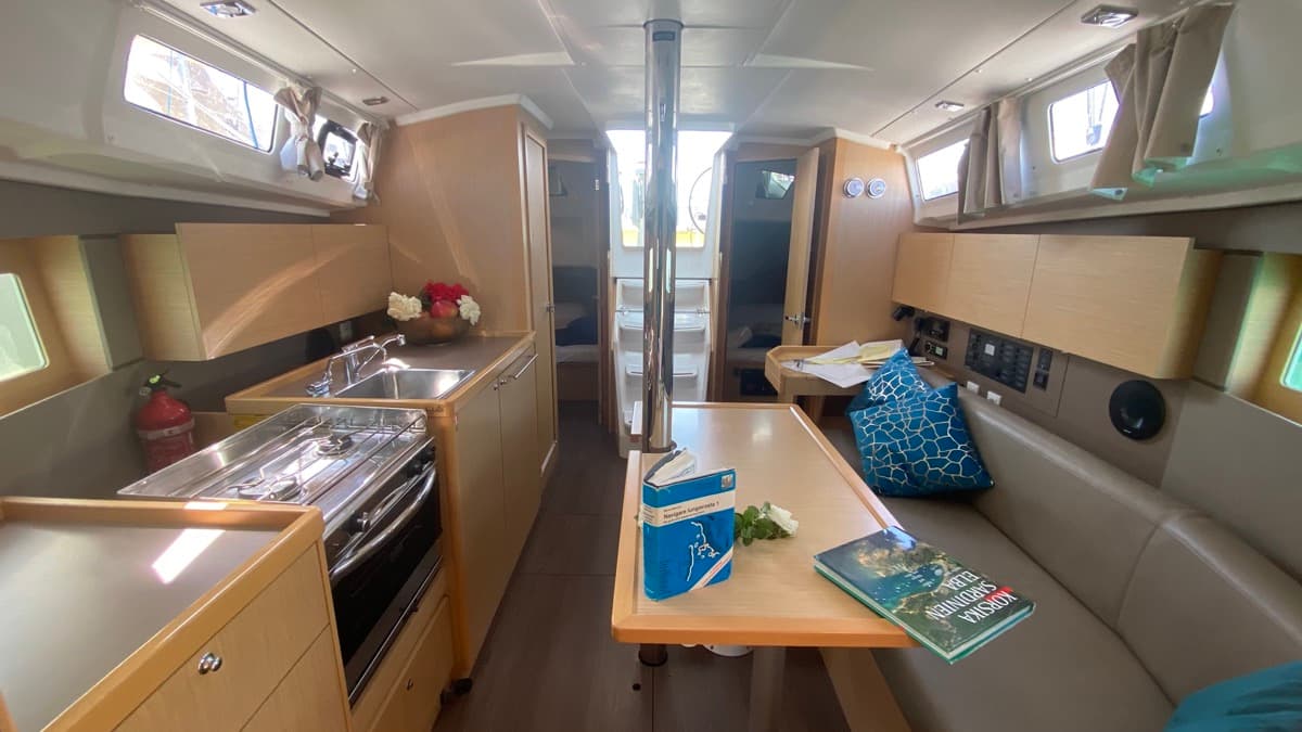 Oceanis 35.1 - photo 12