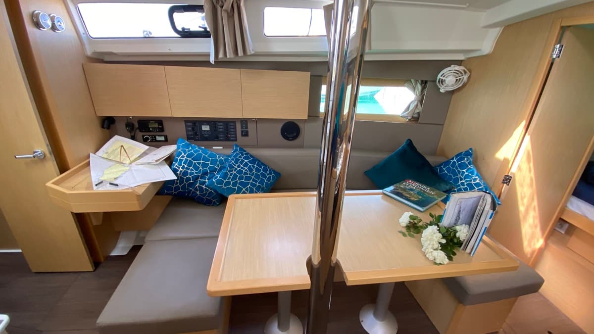 Oceanis 35.1 - photo 14