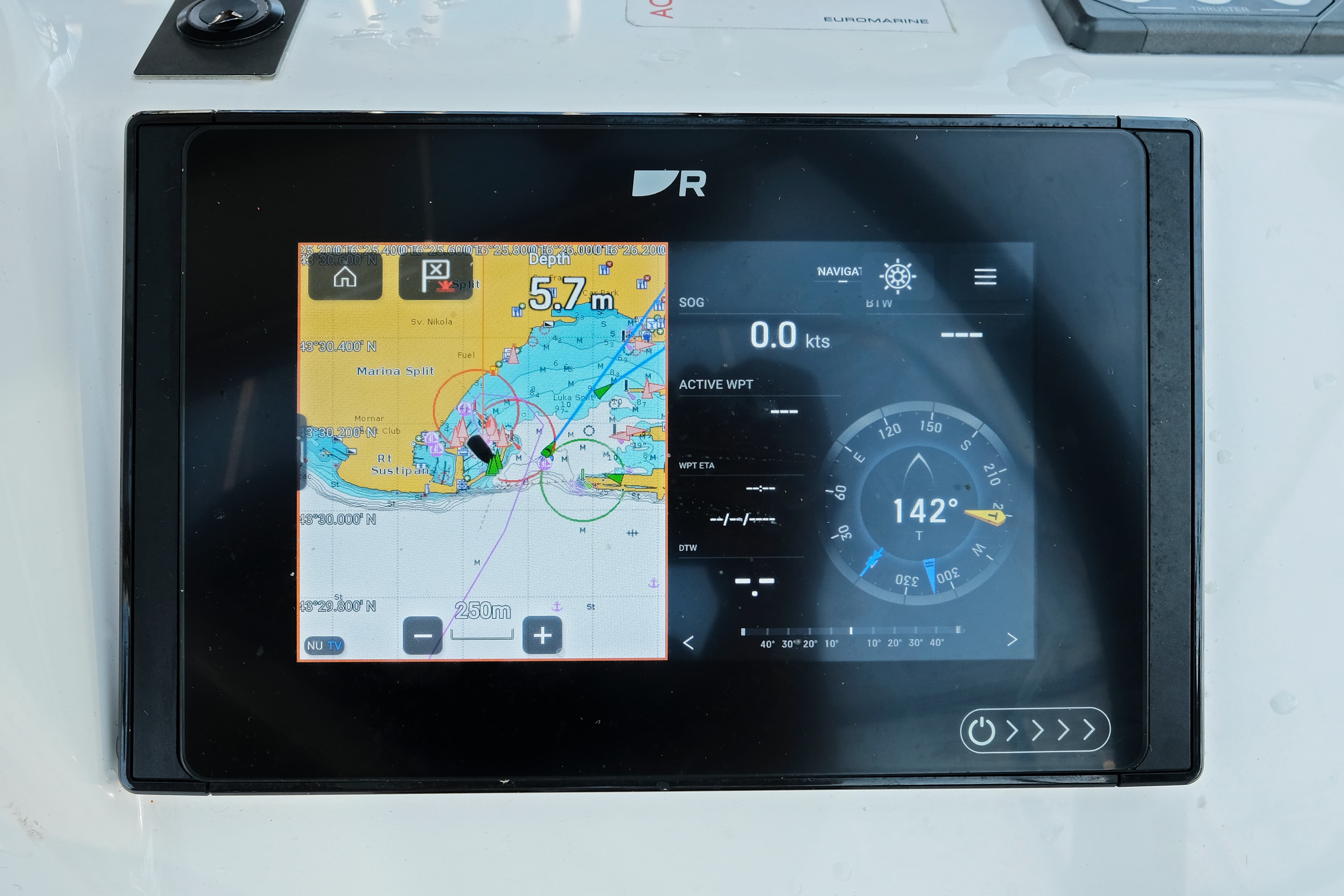 Sun Odyssey 380 - photo 11