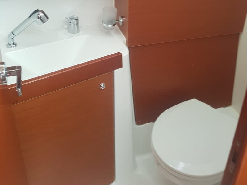 Oceanis 38.1 - photo 6