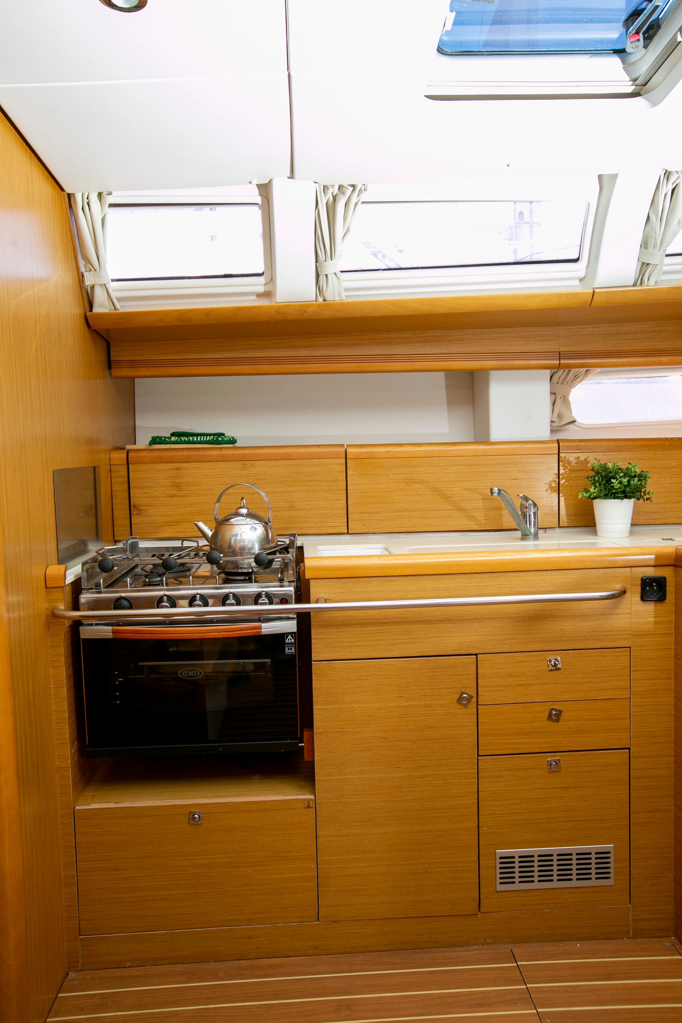 Sun Odyssey 49i - photo 5