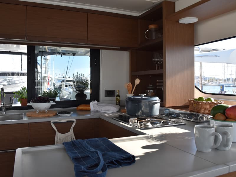 Lagoon 46  - photo 9