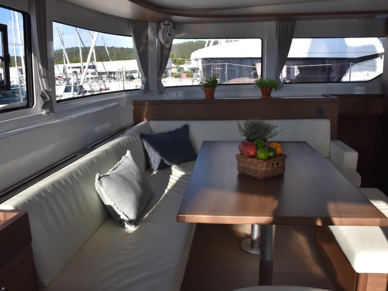 Lagoon 46  - photo 4