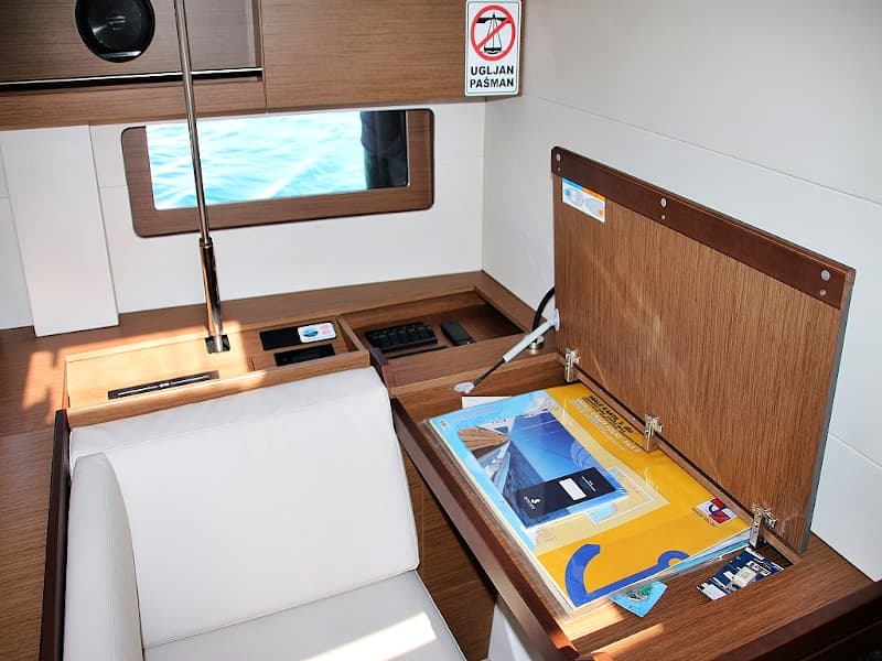 Oceanis 51.1 - photo 25