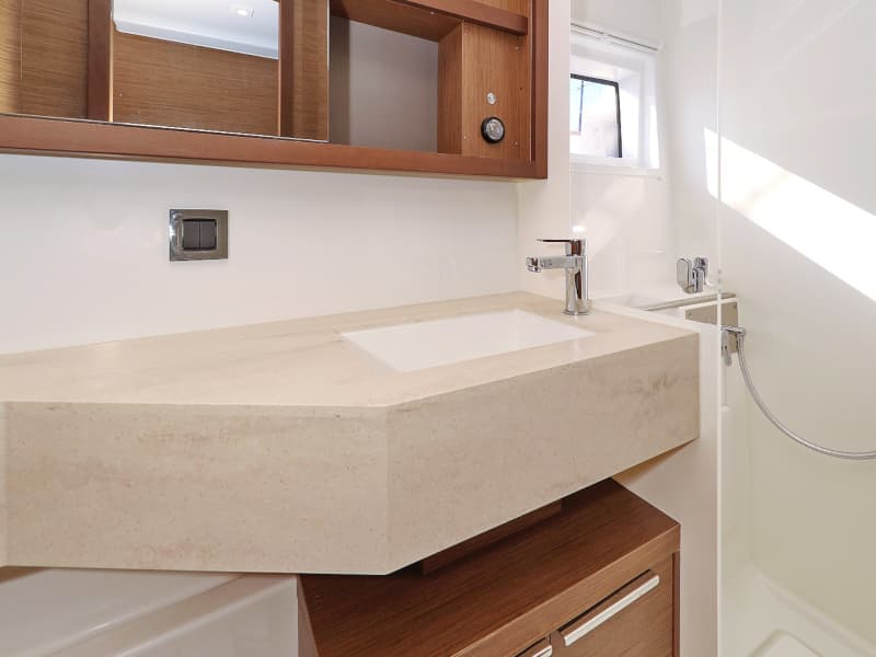 Lagoon 46  - photo 16