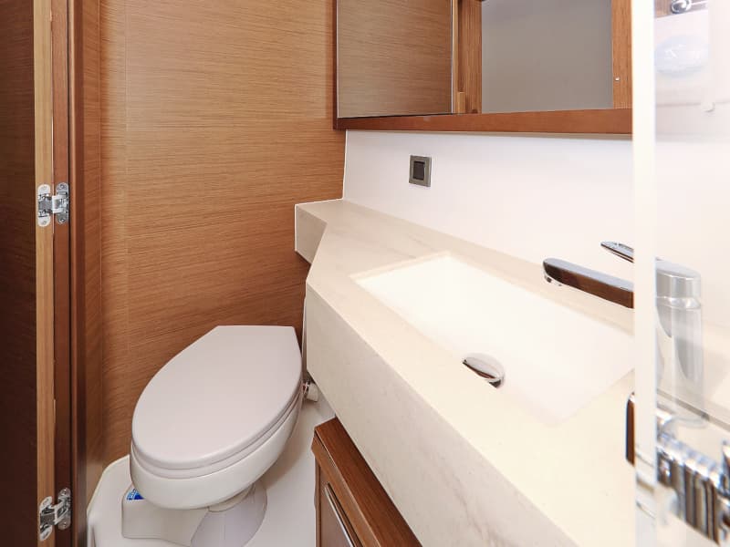 Lagoon 46  - photo 53