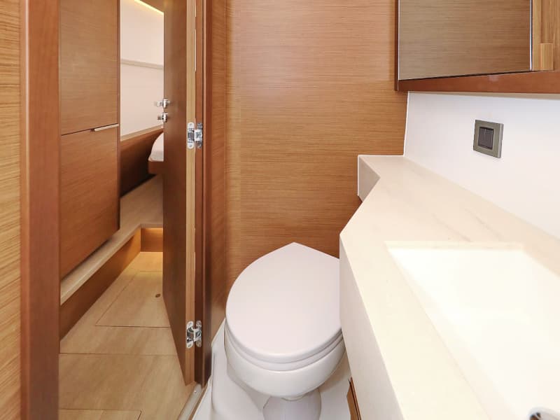 Lagoon 46  - photo 26