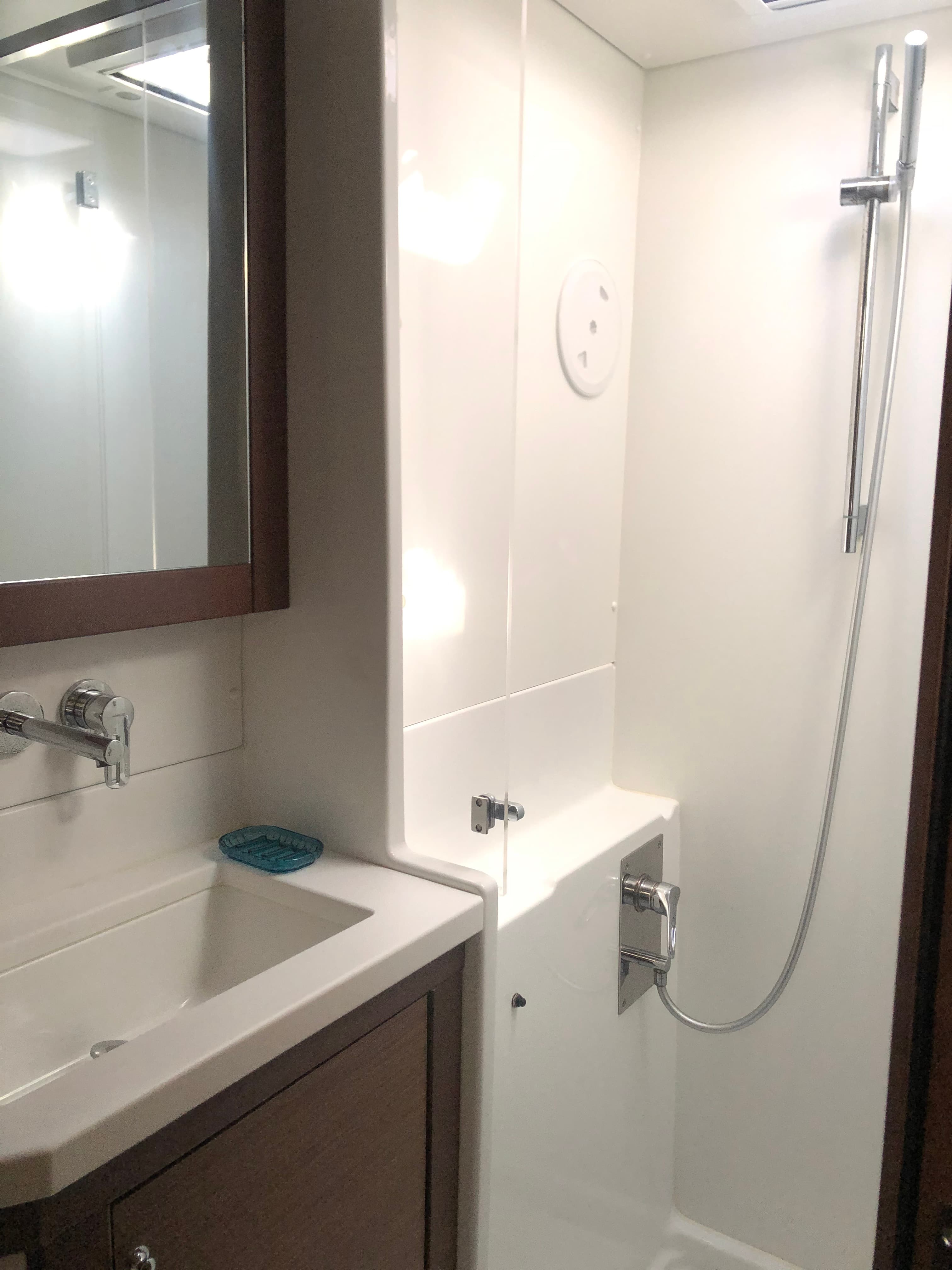 Lagoon 450 Fly - photo 4