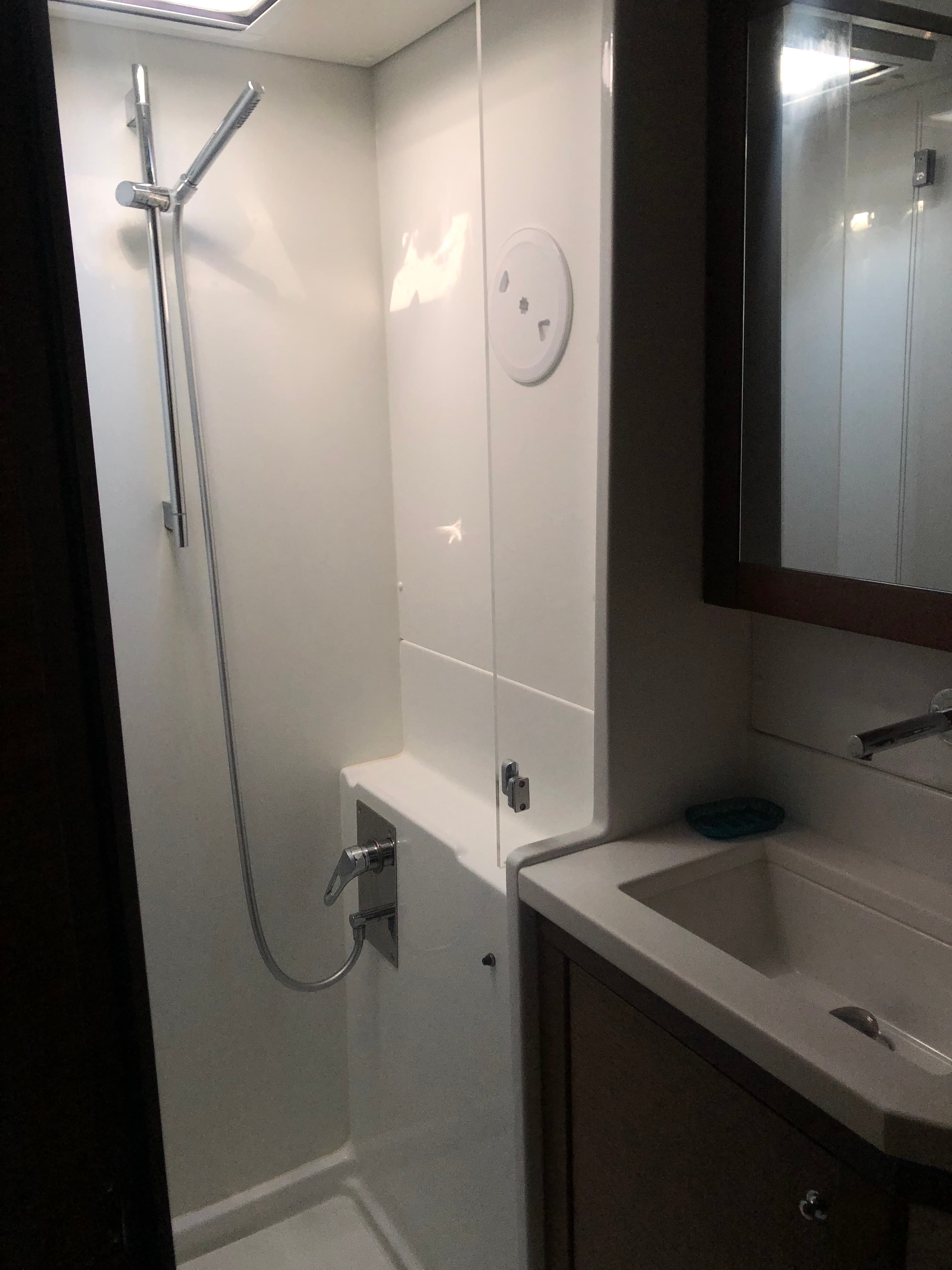 Lagoon 450 Fly - photo 5