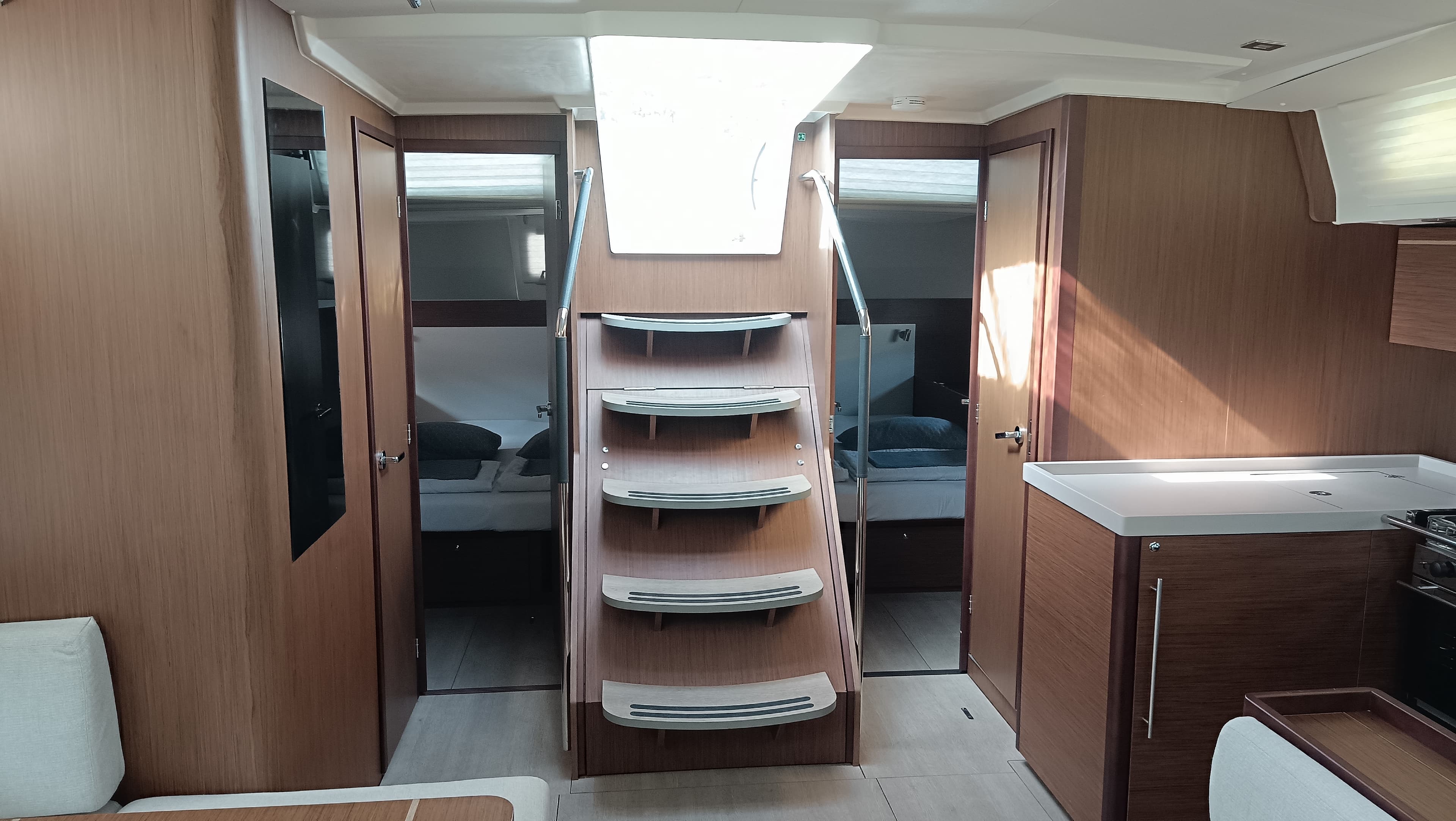 Oceanis 51.1 - photo 7