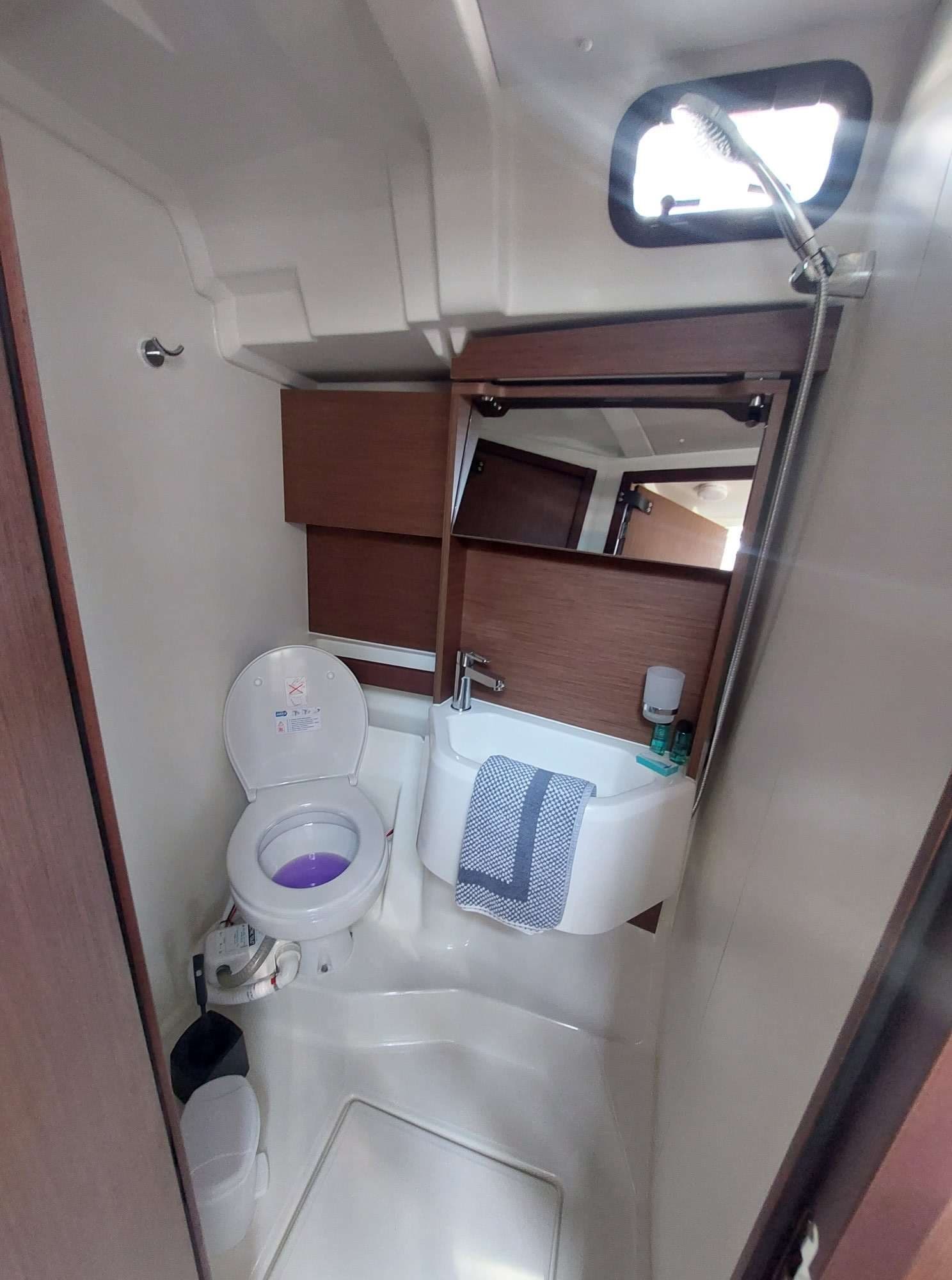 Oceanis 51.1 - photo 12