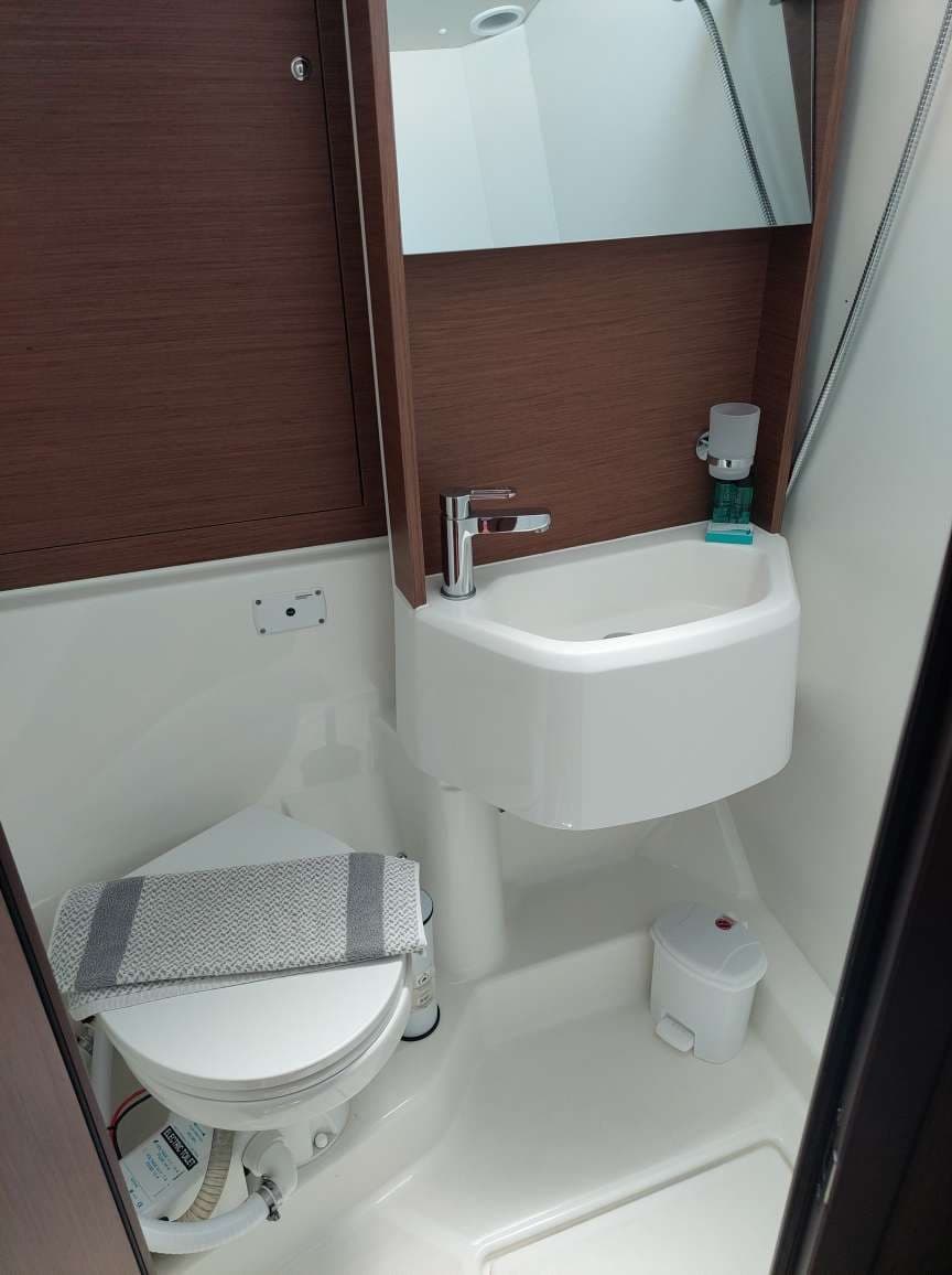 Oceanis 51.1 - photo 17